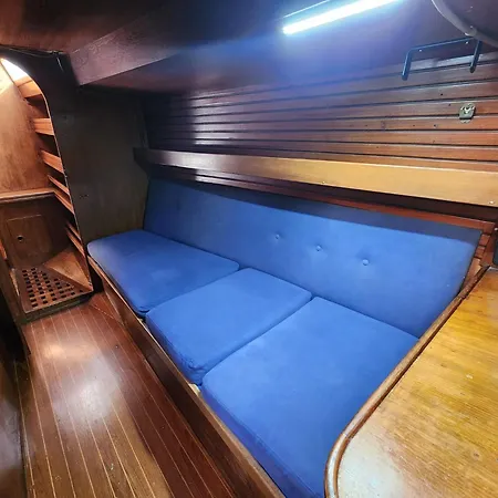 Over The Sea 보트호텔