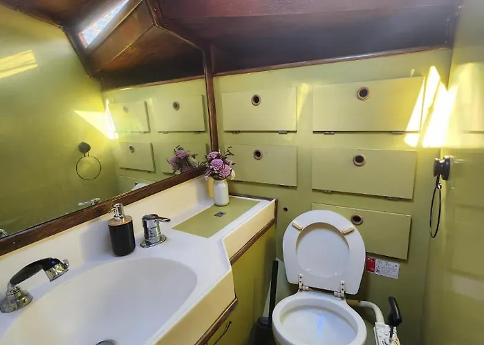 Botel Over The Sea Barcellona