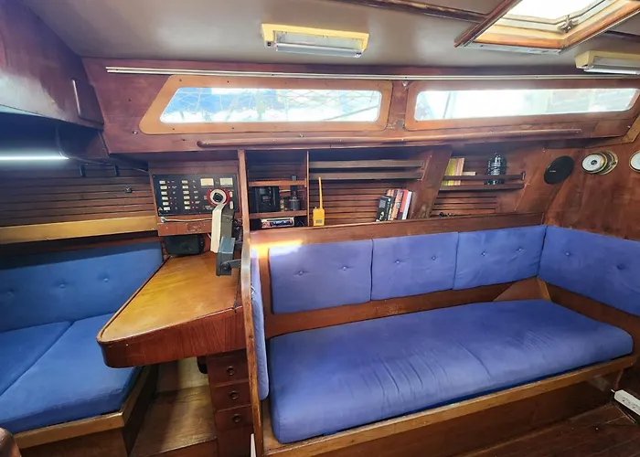 Over The Sea Botel Barcelona
